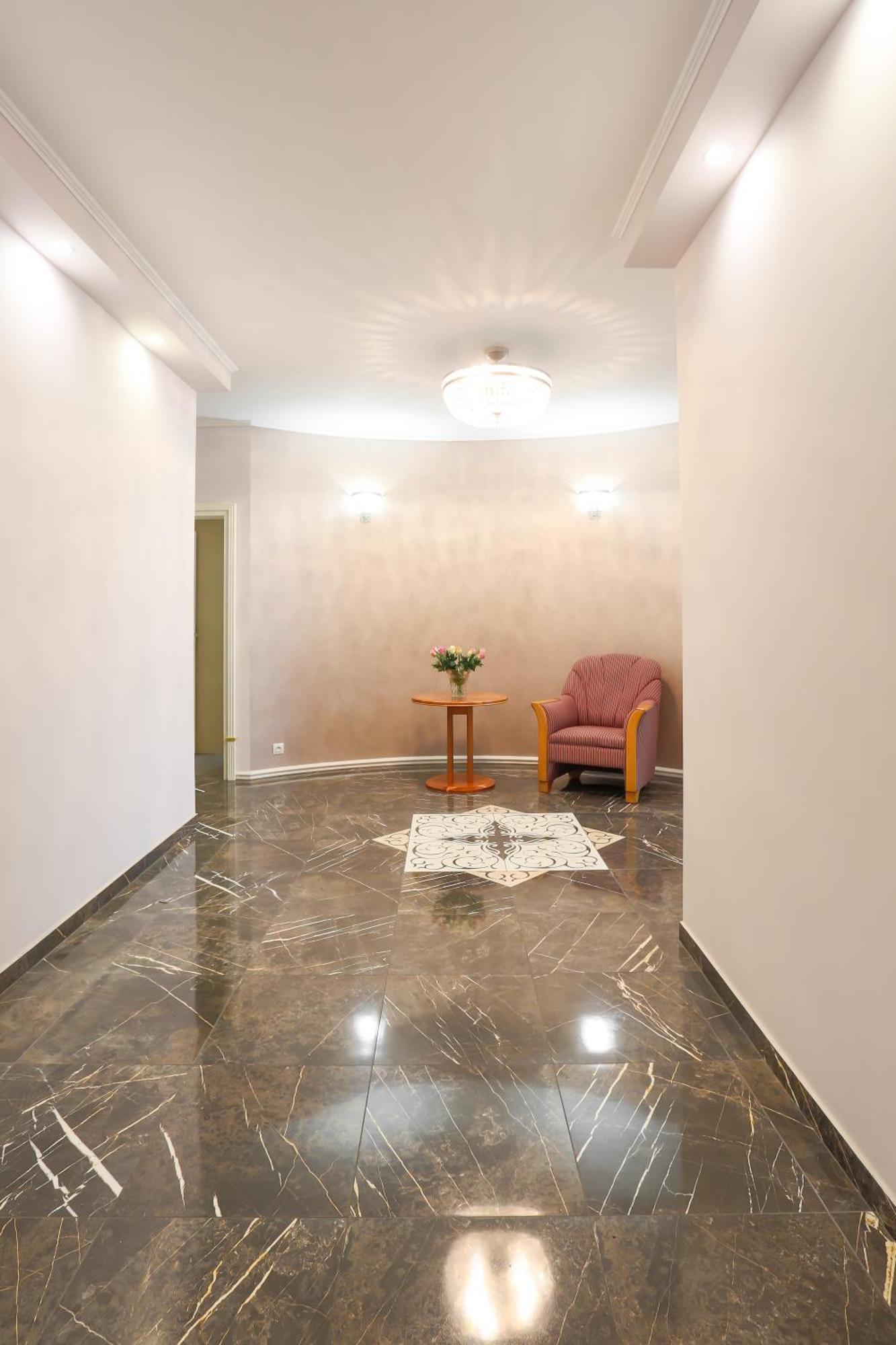 Apartment Academia *